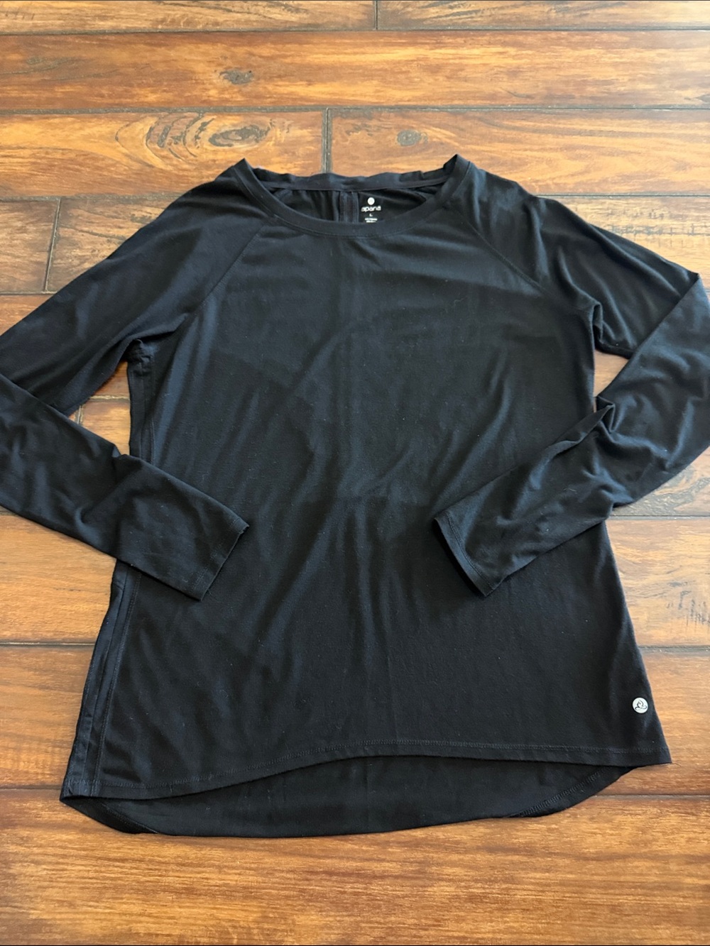 Apana Like New Black Long Sleeve Crewneck Long Sleeve  Tee
